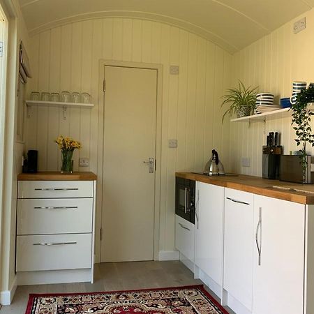 The City Hut Bath Exterior foto