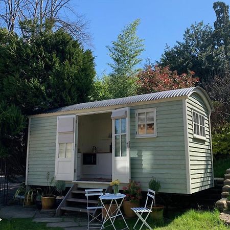 The City Hut Bath Exterior foto