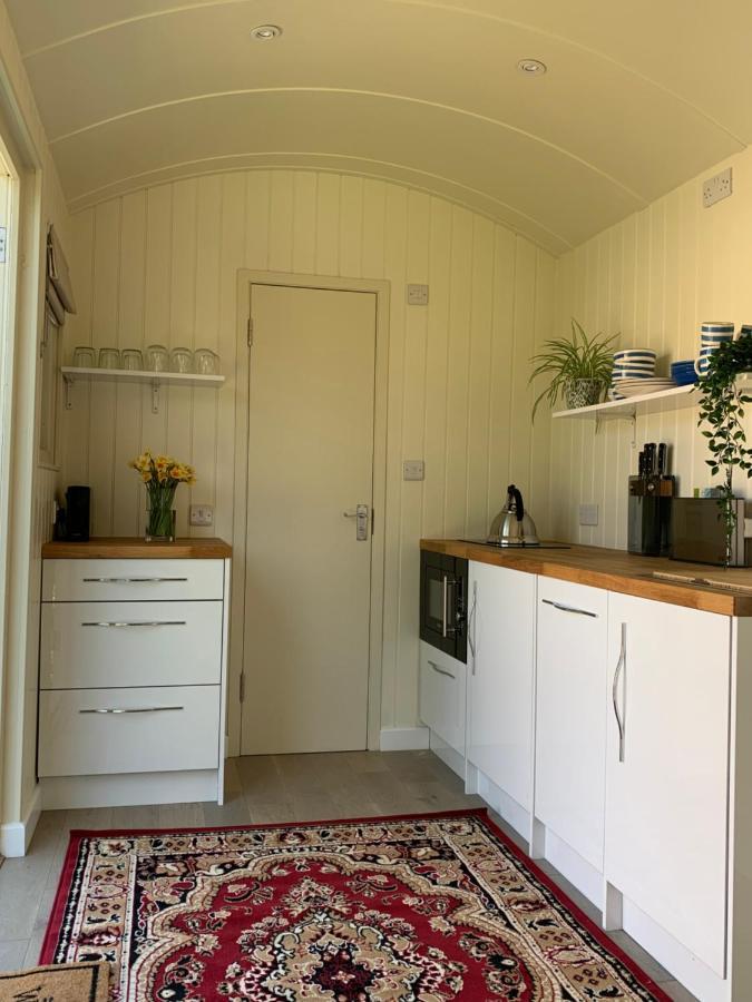 The City Hut Bath Exterior foto